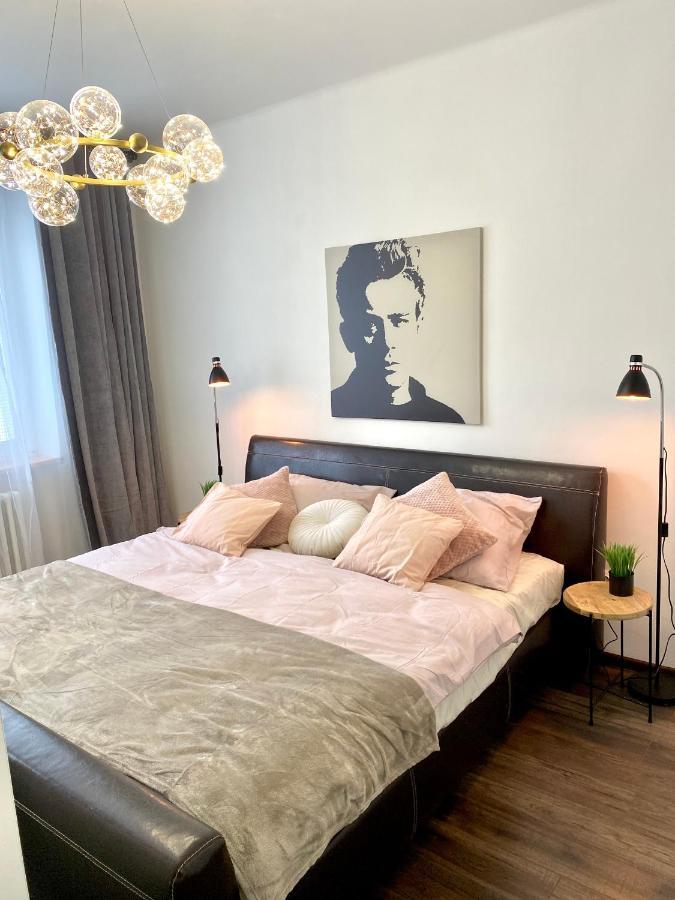 James Dean Apartment - Next To Nivy Bus Station & Mall Братислава Екстериор снимка