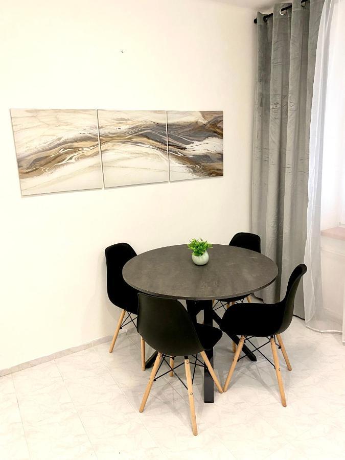 James Dean Apartment - Next To Nivy Bus Station & Mall Братислава Екстериор снимка