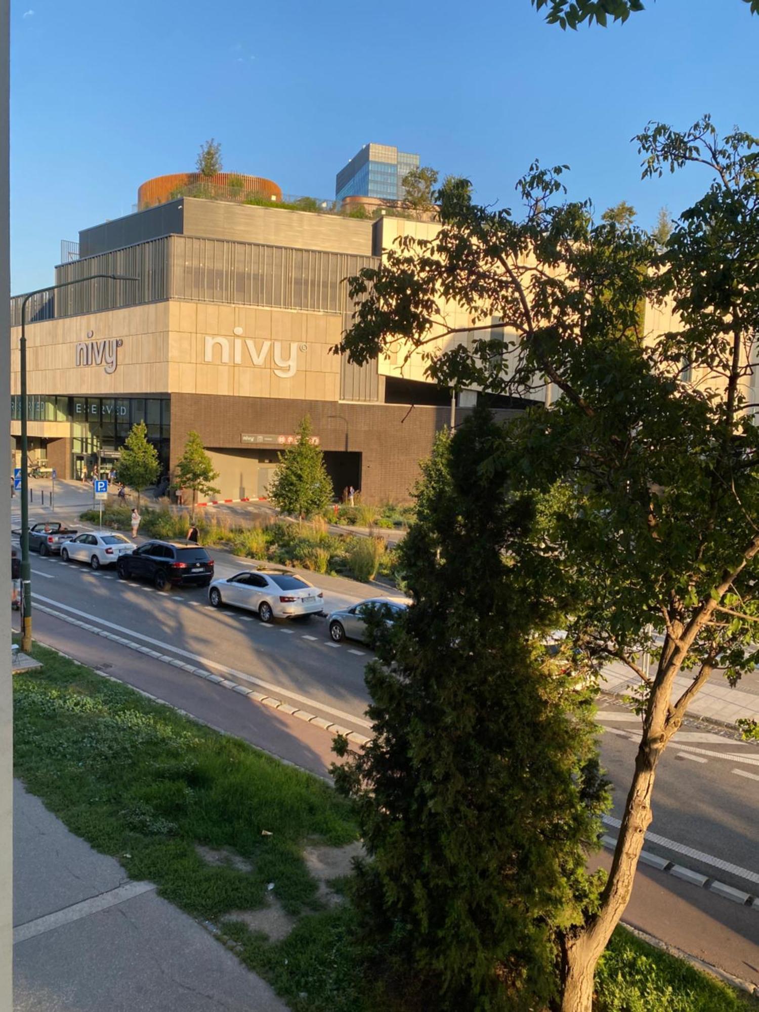 James Dean Apartment - Next To Nivy Bus Station & Mall Братислава Екстериор снимка